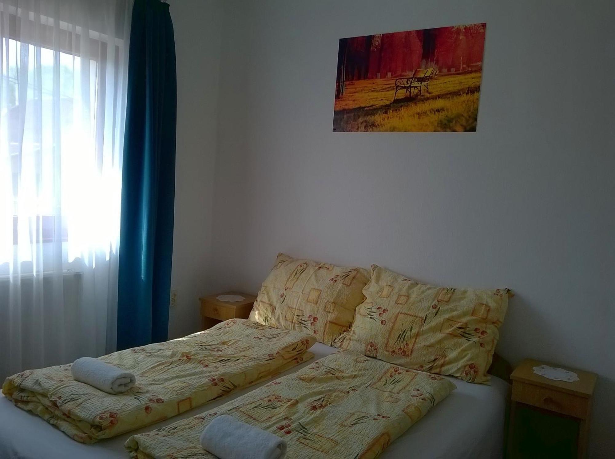 Parton Hotel & Bowling Tiszakécske 외부 사진