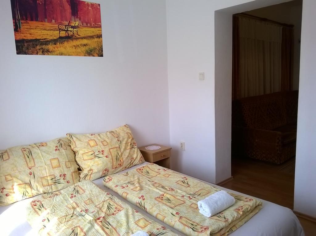 Parton Hotel & Bowling Tiszakécske 외부 사진